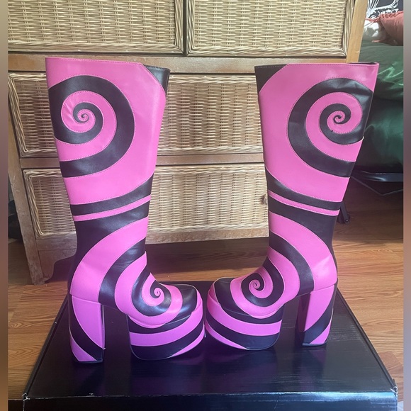 Brand new platform boots - Picture 1 of 7